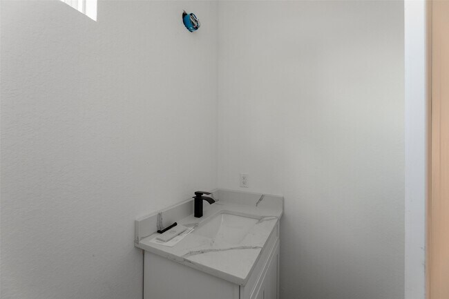 Building Photo - 3620 Sauer St