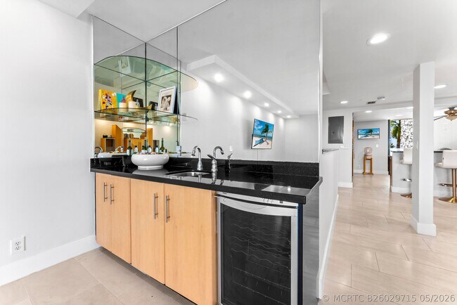Building Photo - 2155 S Ocean Blvd