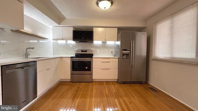 Building Photo - 13566 Bentley Cir