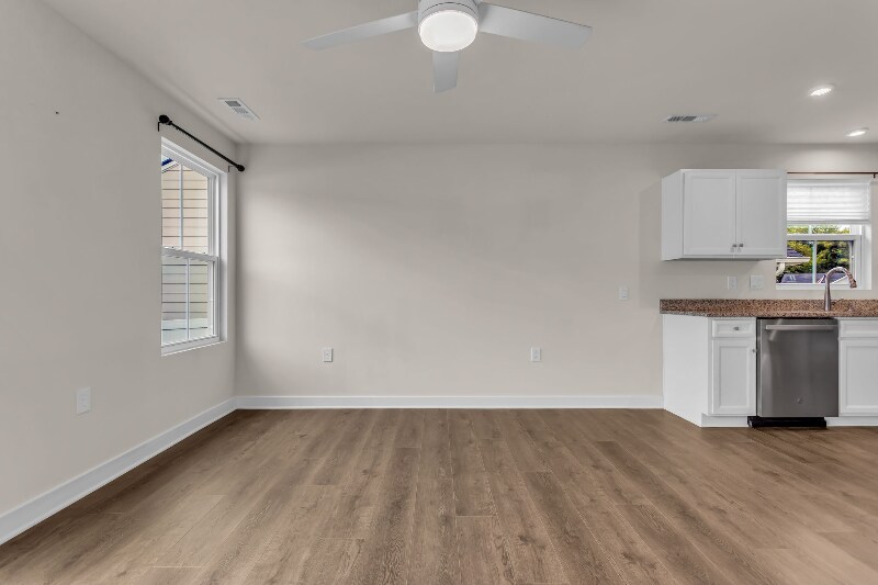 Building Photo - 767 Cottage Dr