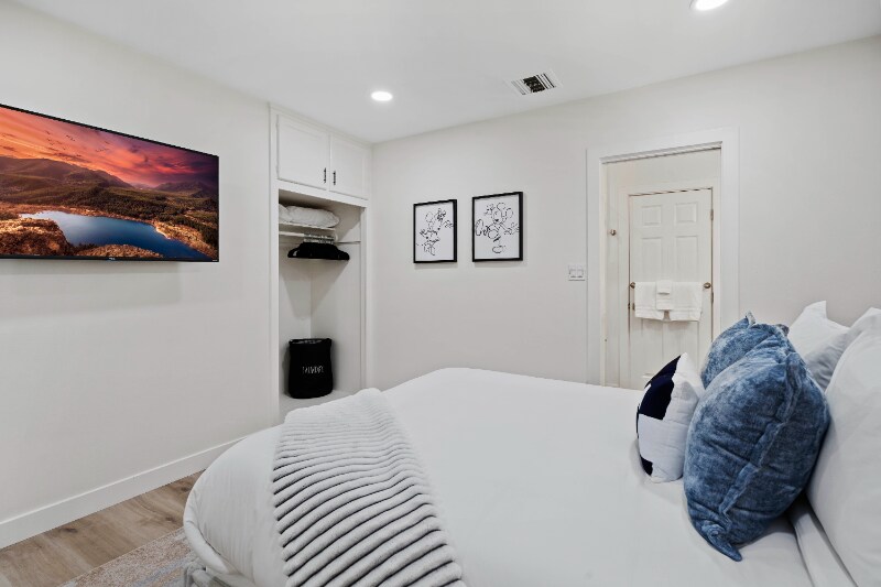 Building Photo - 1009 Catalina Ave