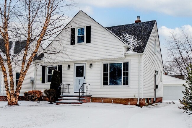 Building Photo - Welcome to a well-maintained 3-bedroom 1-bath home - Willowick, OH 44095