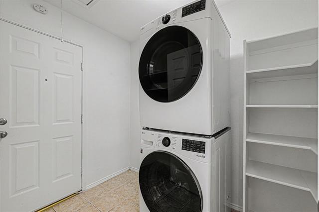 Building Photo - 6212 Crestmont Ln