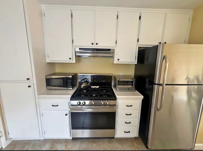 Building Photo - 3BD 2.5BA In Santa Maria, CA