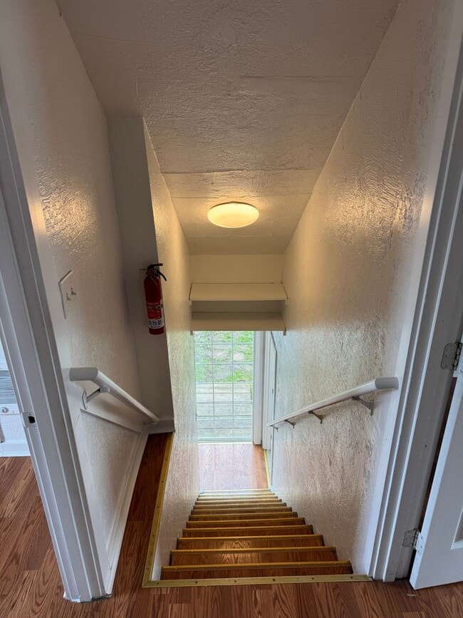 Building Photo - Updated 3 bedroom, 1 bath house in Springfield!