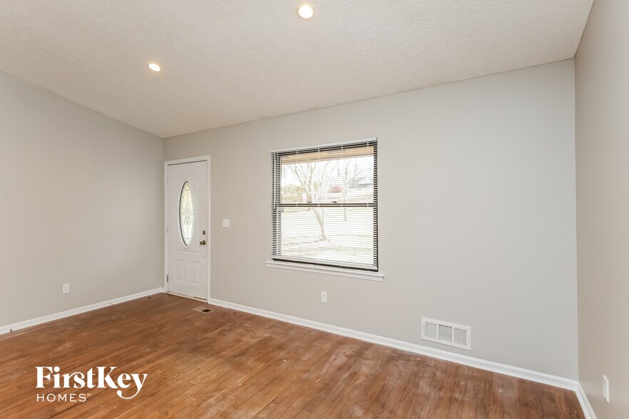 Building Photo - 432 Shady Ln Cir