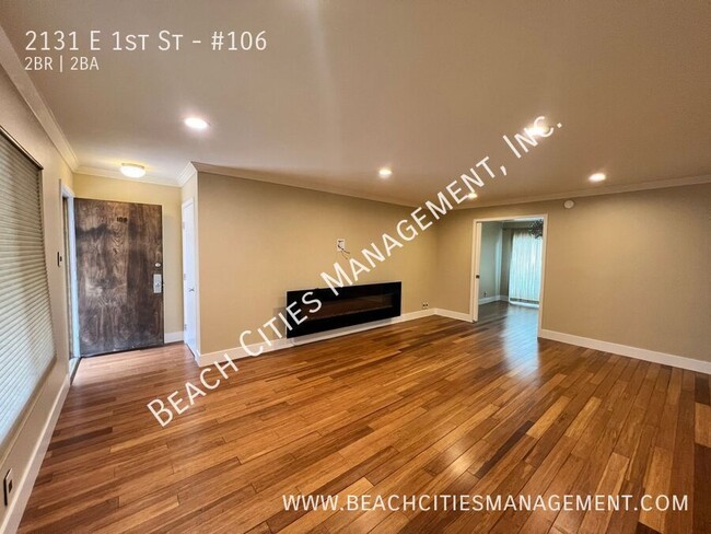 Building Photo - Condo located One Block from the Beach wit...