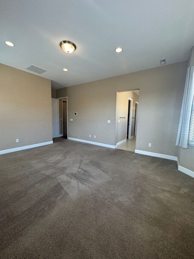 Building Photo - Beautiful Shadow Ridge Home in Spanish Spr...