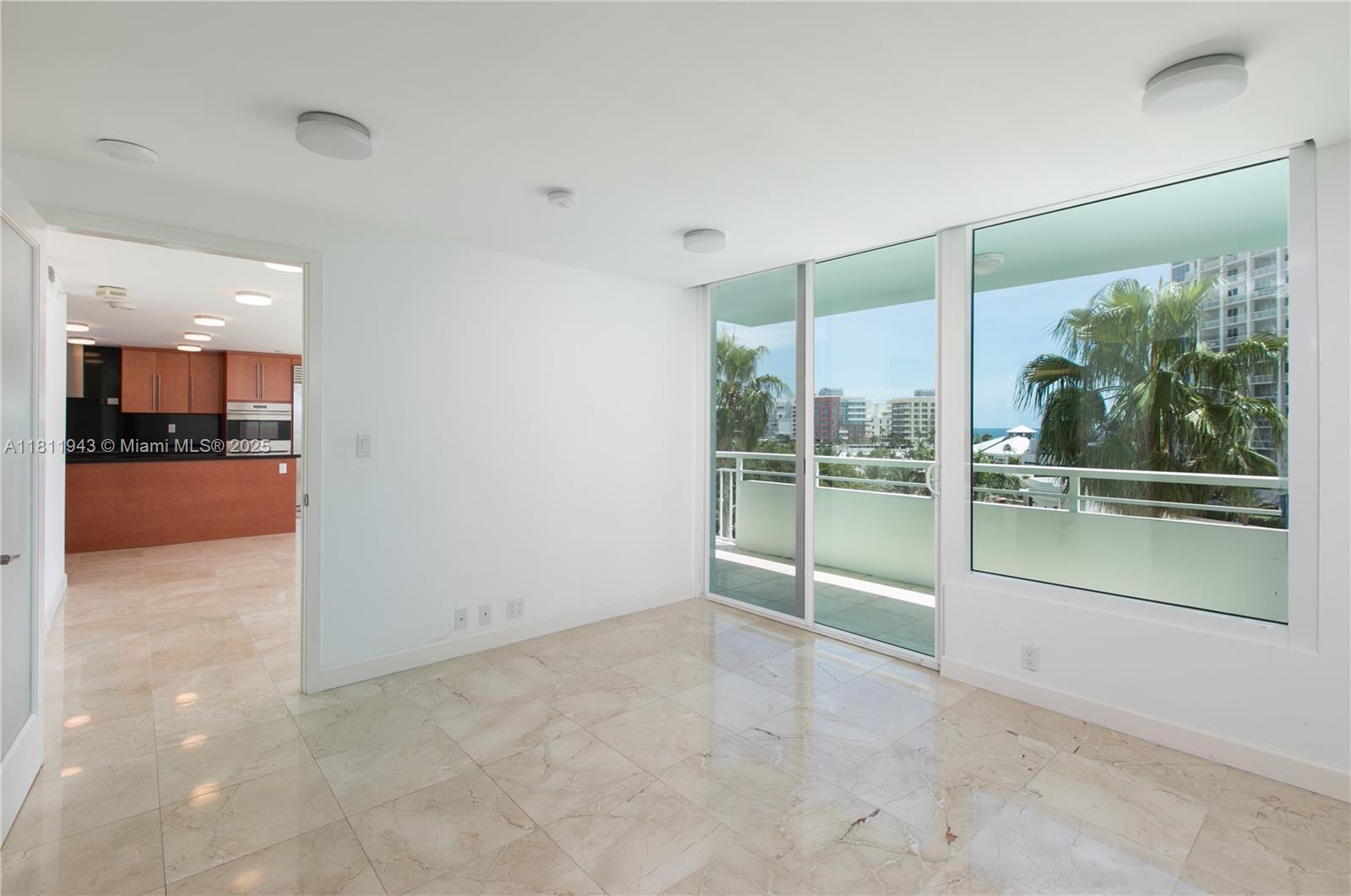 Building Photo - 400 S Pointe Dr