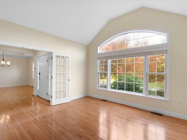 Building Photo - 32 Silver Brook Ln