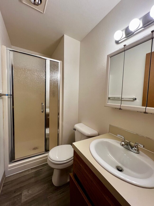 Building Photo - d1106