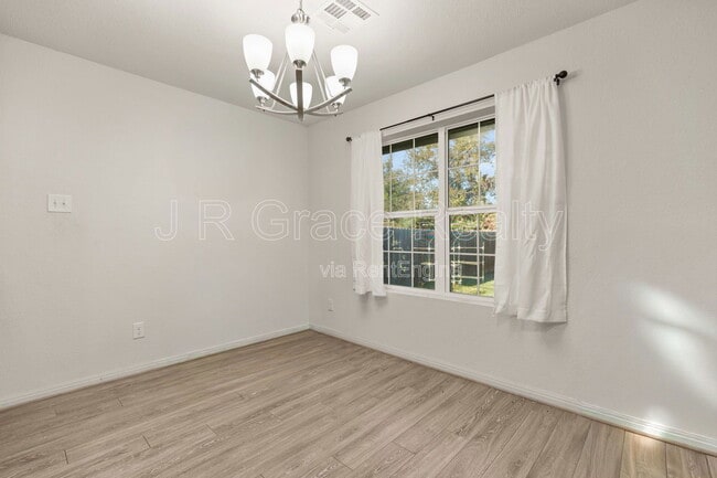 Building Photo - 114 Tomahawk Dr