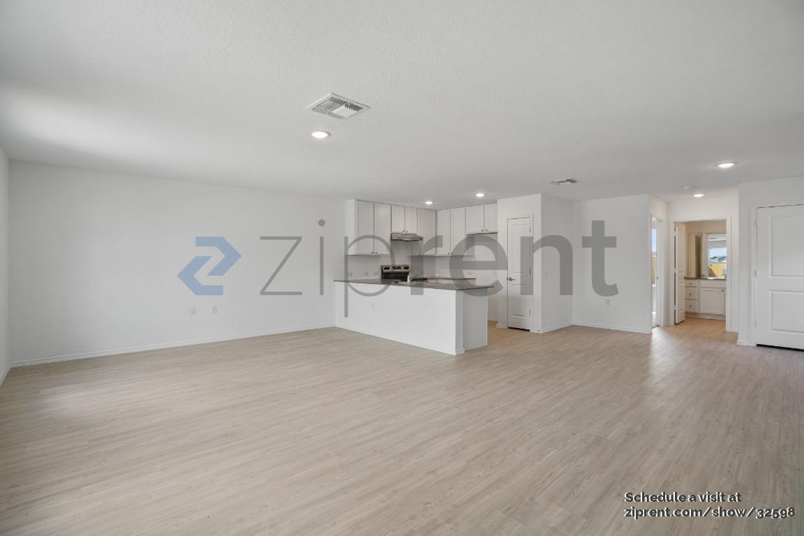 Building Photo - 3910 Poteet Pl