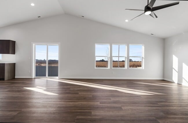 Building Photo - 7113 S Old Farm Ave