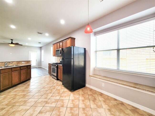 Building Photo - 17207 Mossbriar Ln