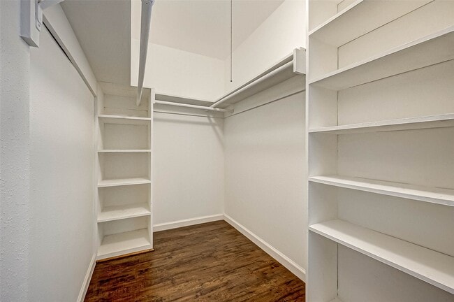 Building Photo - 2503 McCue Rd