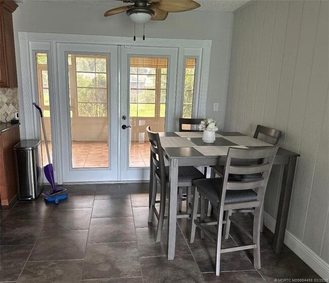 Building Photo - 1365 SW Gastador Ave