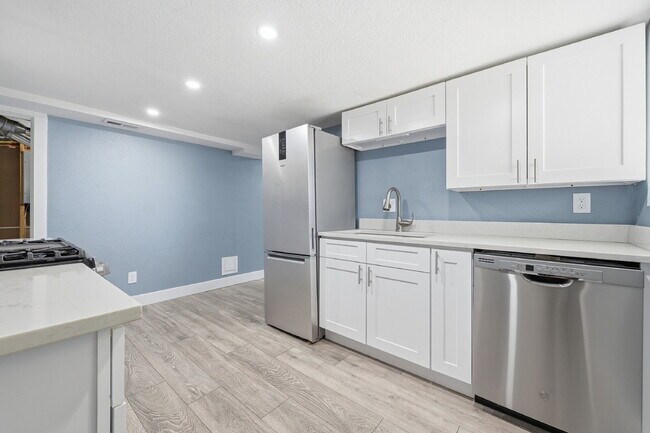 Building Photo - $2,820.95 with $300 off the first month's rent, 4 Beds - 2 Bath, Single Family Home in Denver wit...