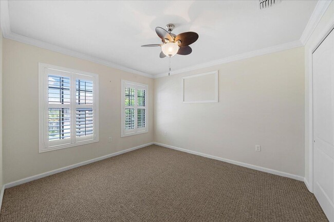 Building Photo - 700 Ventura Dr