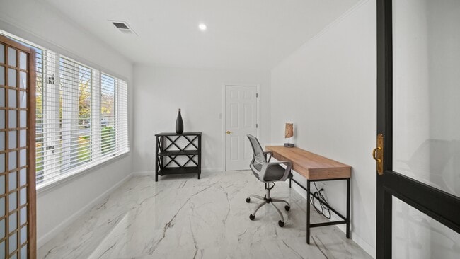 Building Photo - 1819 Cedar St