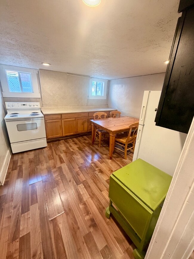 Building Photo - 170 E 300 N