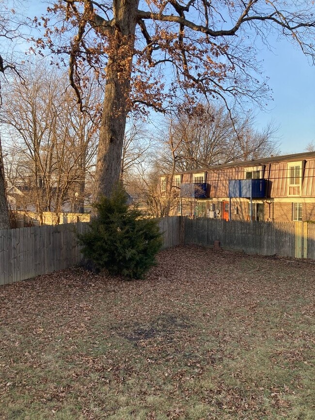 Building Photo - Move in bonus! Charming two story 2 bedroom home