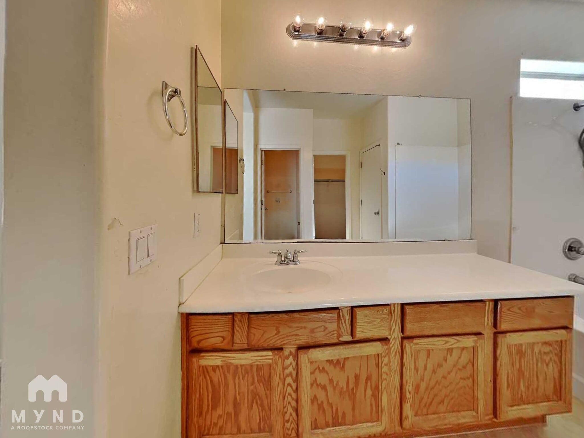 Building Photo - 8028 W Forest Grove Ave