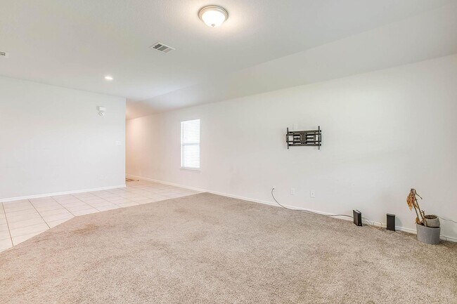 Building Photo - Nice 3 Bed, 2 Bath House in Creekside Esta...