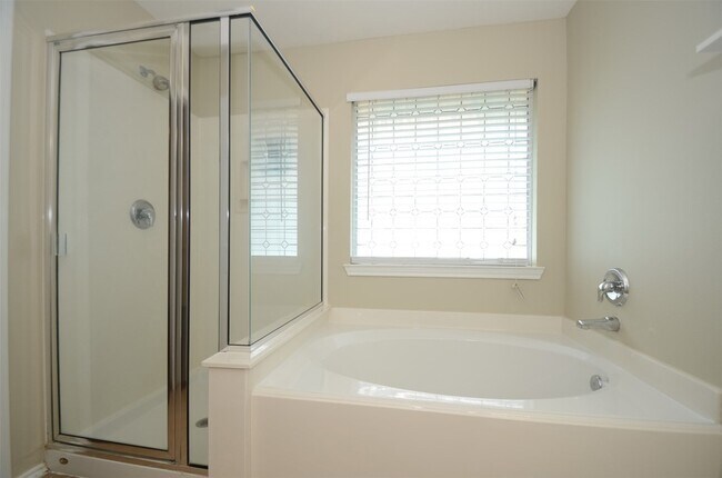 Building Photo - 5606 Claybeck Ln
