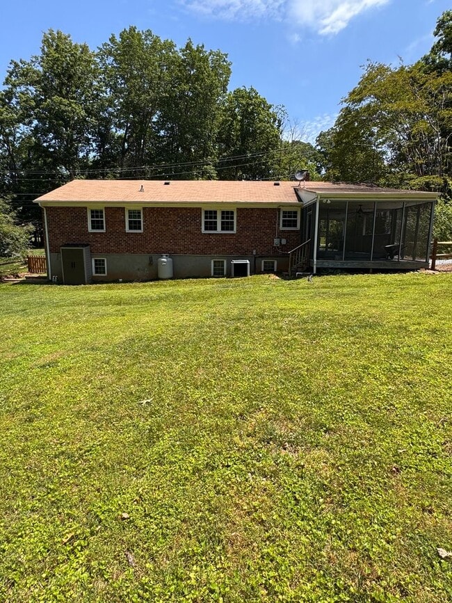 Building Photo - 3 Bedroom || 2.5 Bathroom Single Family Home