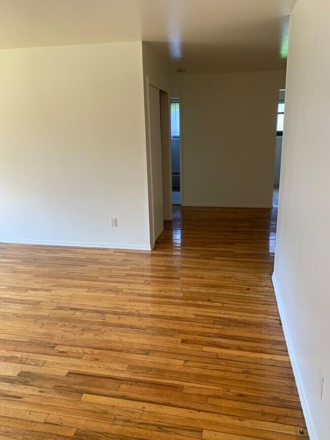 Interior Photo - Hampshire Court Apartments