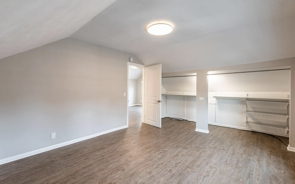 Building Photo - 2709 Griffiths Ave