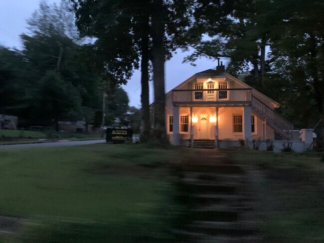 Building Photo - 3201A Old Buncombe Rd