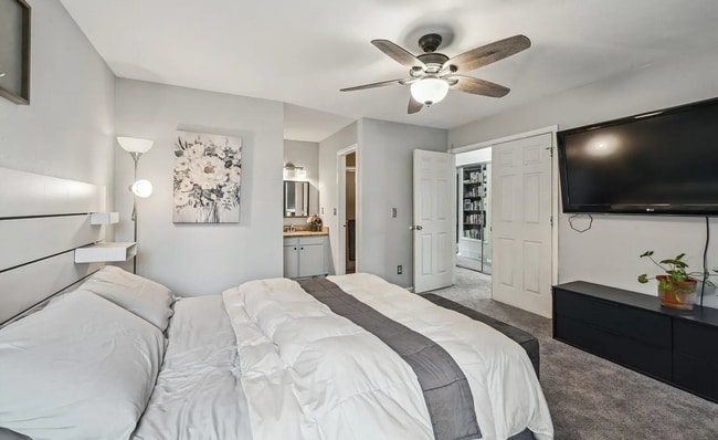 Building Photo - 646 S Joplin St