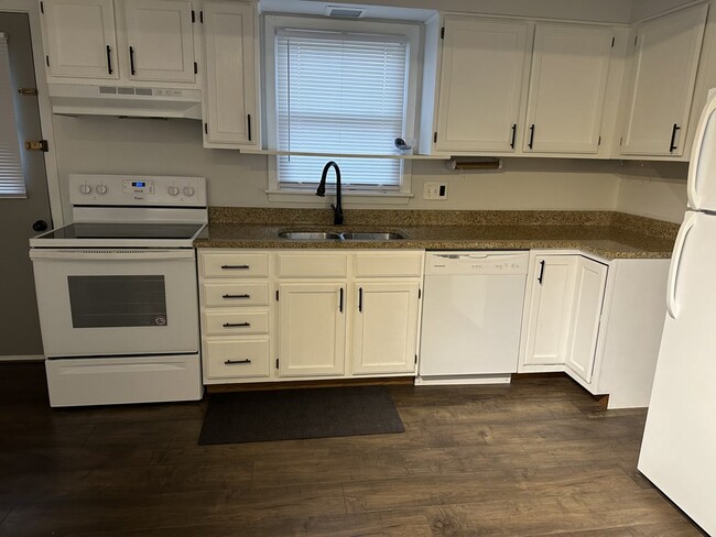 Kitchen with Granite counters - 1682 Park Rd