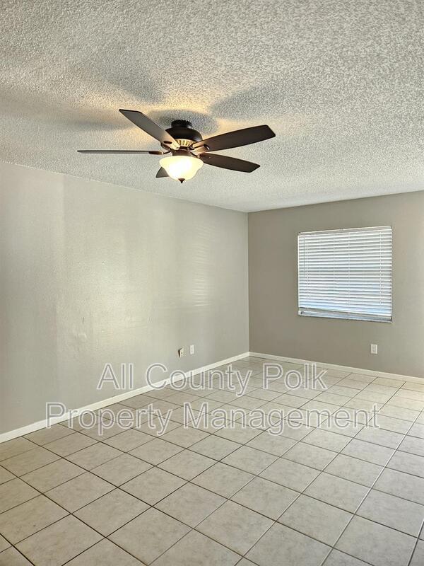 Building Photo - 791 Zella Ln