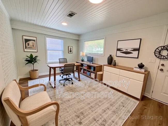 Building Photo - 703 Briarcliff Rd