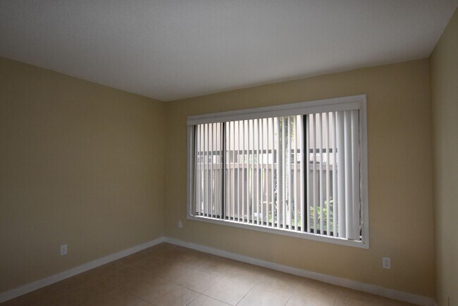 Building Photo - 5323 Indian Creek Dr