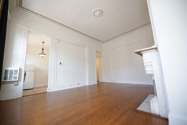 Building Photo - 717 Washington Pl