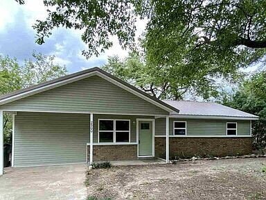 Building Photo - "Charming 4-Bedroom Retreat with Granite T...