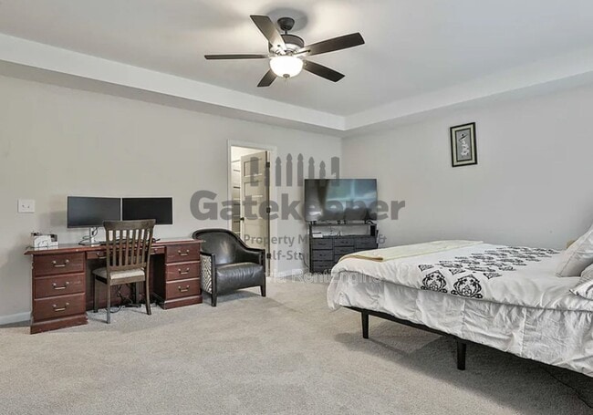 Building Photo - 205 Valley View Dr