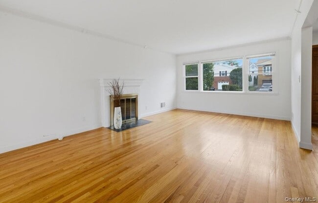 Building Photo - 73 Ewart St