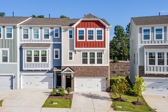 Building Photo - Spacious 4-Bed Home! Modern Kitchen, High Ceilings, Dual Primaries, Laundry Room, Pet Friendly!