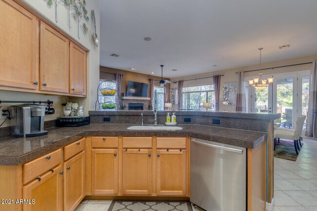 Building Photo - 3922 E Carson Rd