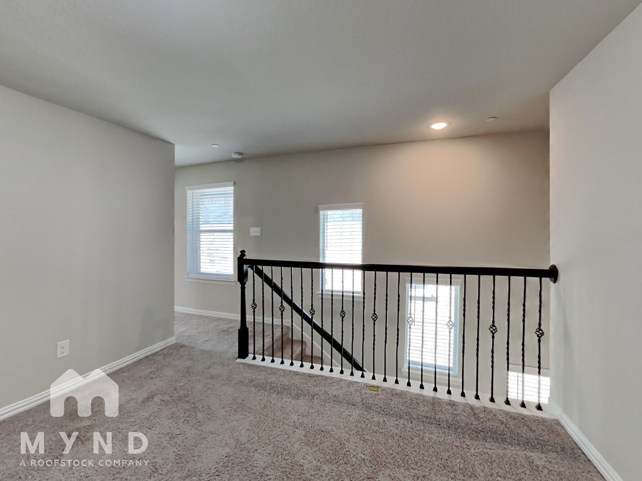 Building Photo - 1272 Alamo Dr