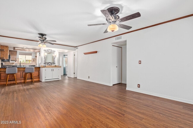 Building Photo - 4150 E Cactus Rd