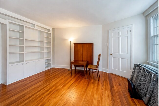 Building Photo - 119 W Maple Ave