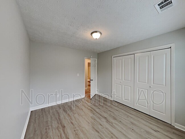 Building Photo - 972 Maple Leaf Ridge