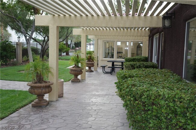 Building Photo - 7885 W Flamingo Rd