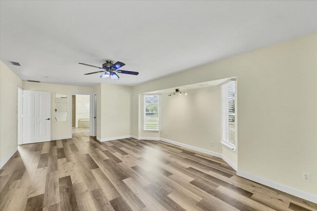 Building Photo - Annual Pool Home for Rent in Englewood